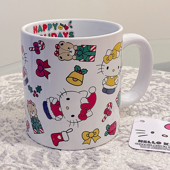 Hello Kitty Christmas Set - (2) Ceramic Christmas Mugs & 2 Pack of Hand Towels - Picture 2 of 7